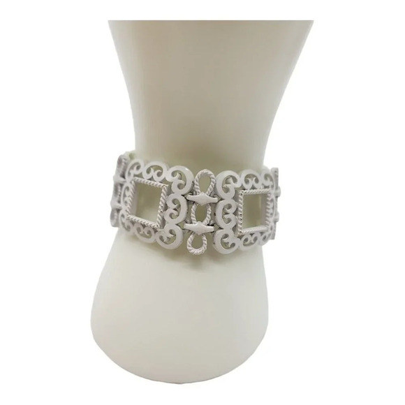 Trifari White Enamel Gold Tone Picture Frame Filigree Bracelet Mid Century - Picture 2 of 6